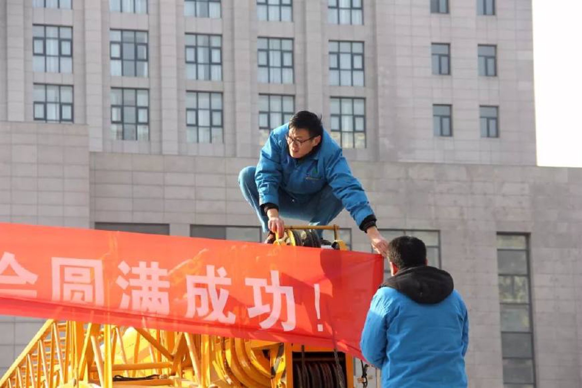 济南升降机：工业提升的得力助手
